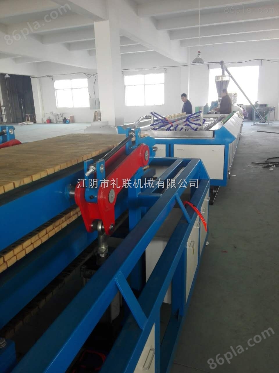 礼联供PVC竹木纤维墙板生产线